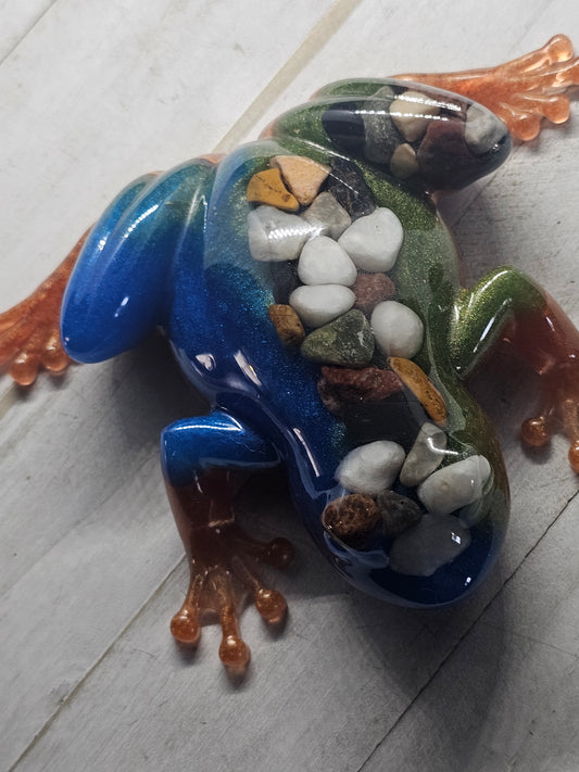 River resin frog statue