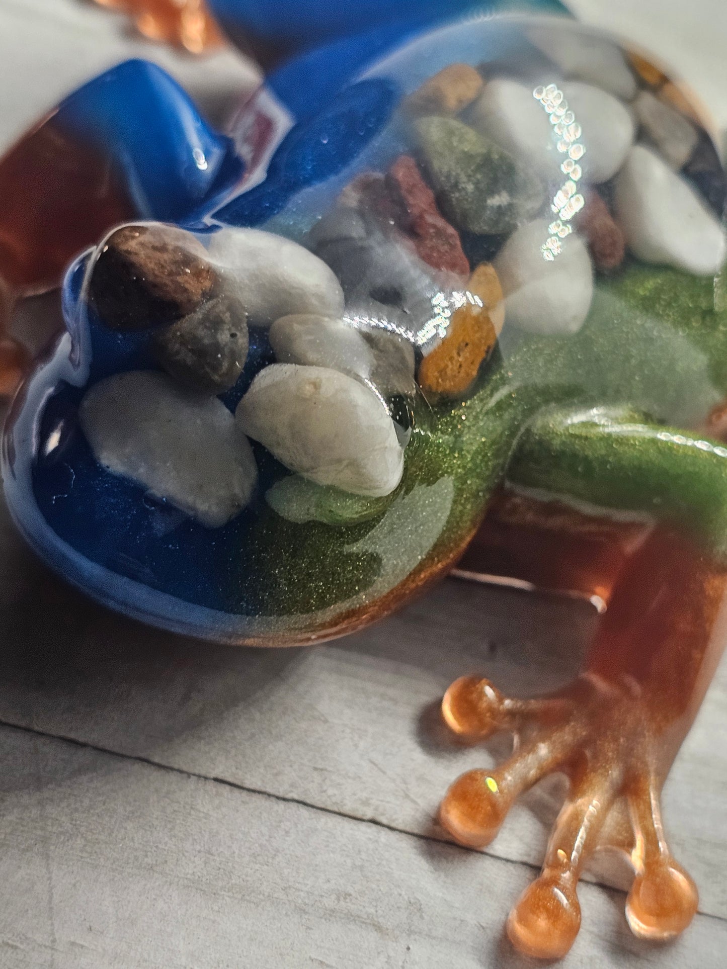 River resin frog statue