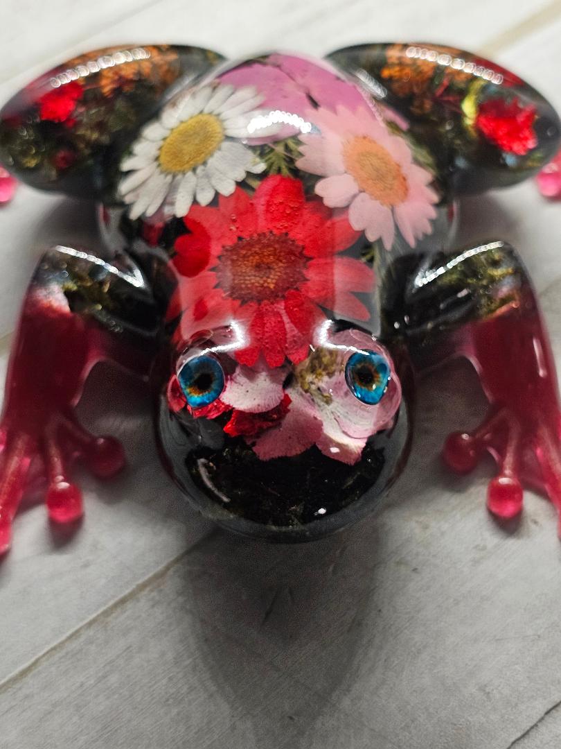 Flower custom resin frog