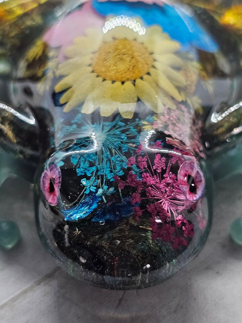 Flower custom resin frog