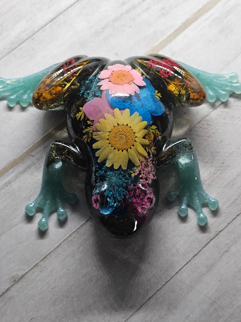 Flower custom resin frog