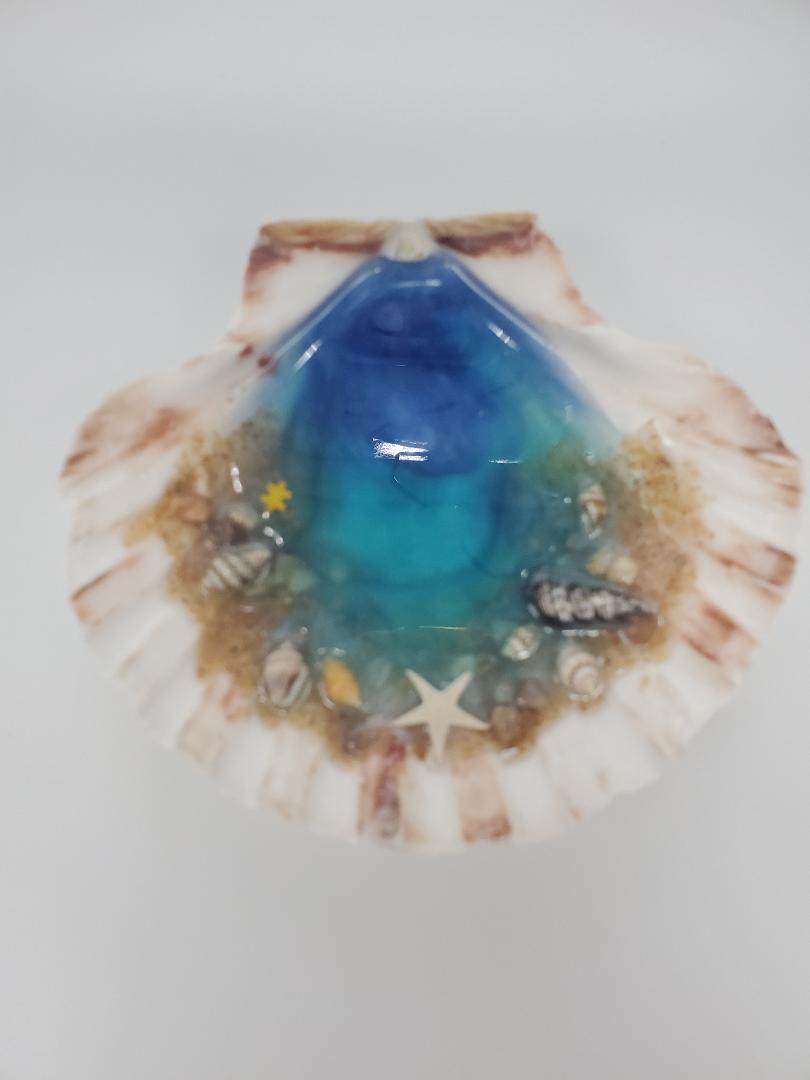 Ocean in a shell trinket