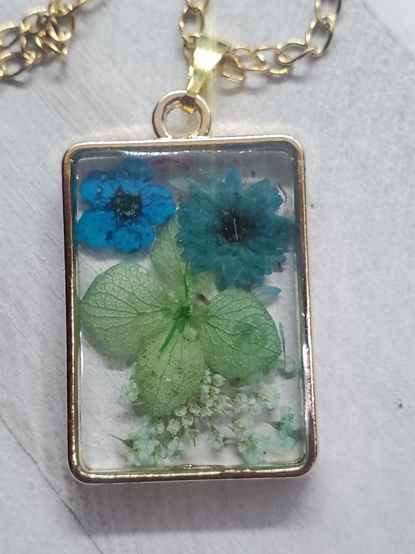 blue and green flower necklace