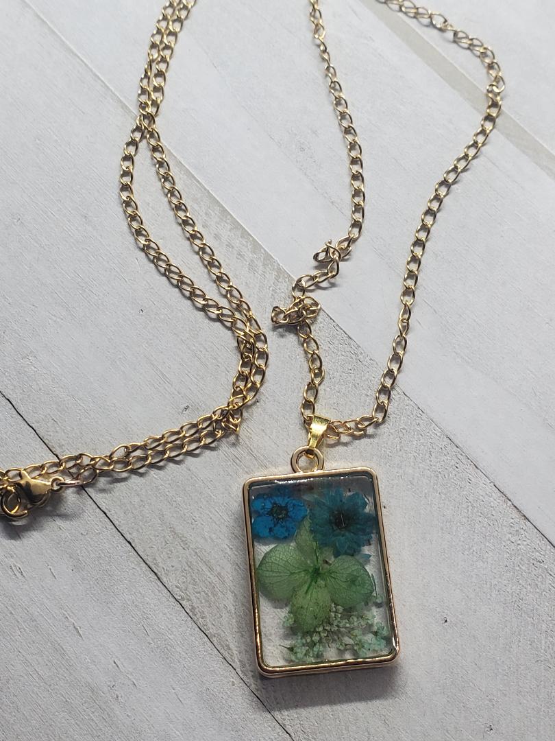 blue and green flower necklace