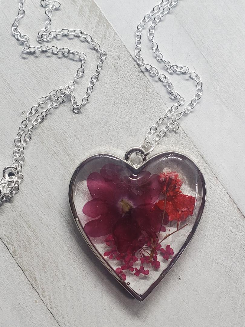 Red and pink flower heart necklace